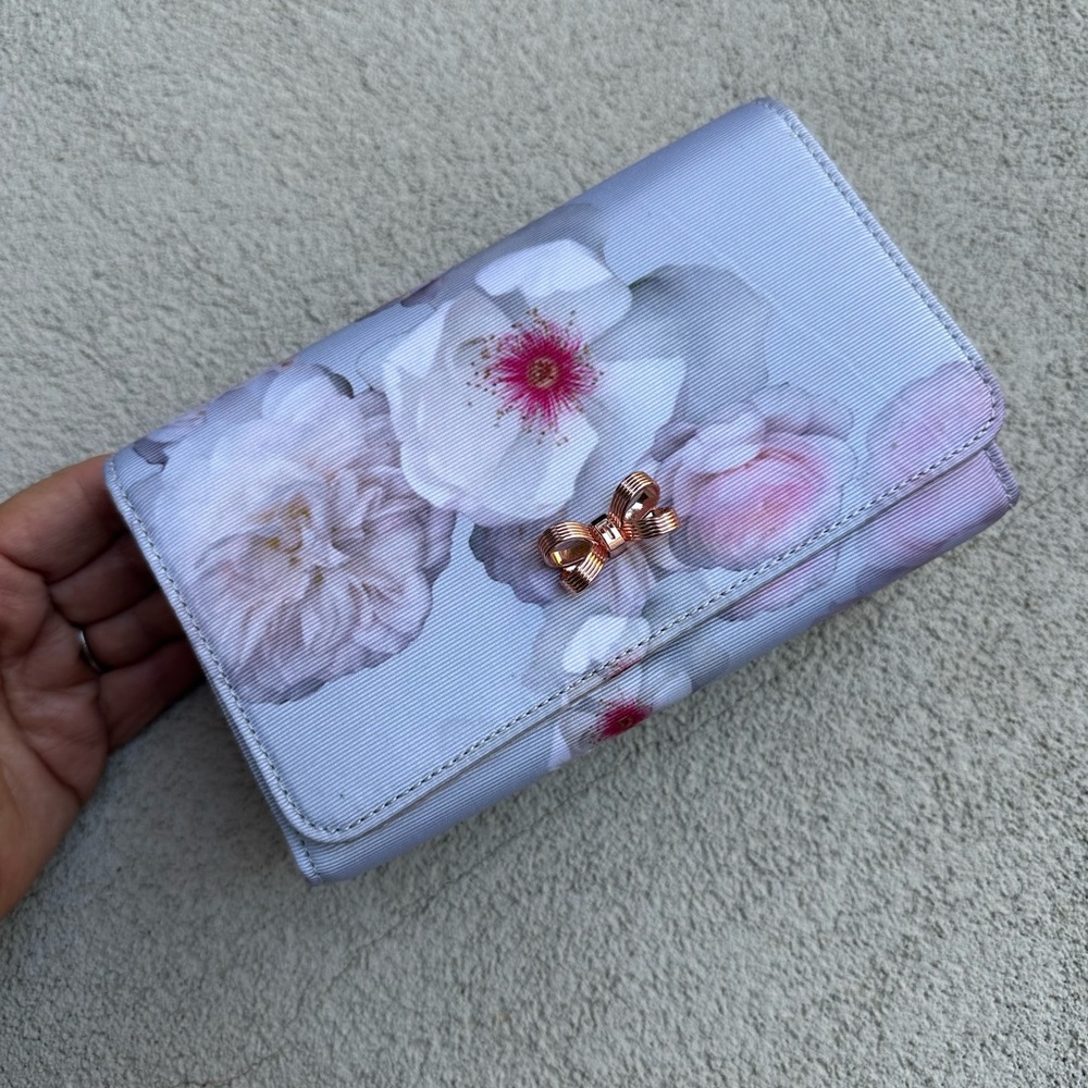 Floral clutch